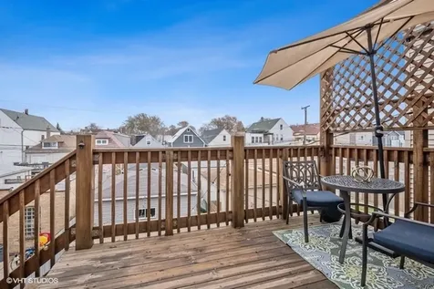 2931 North Dawson Avenue Chicago IL 60618