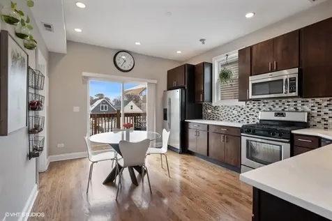 2931 North Dawson Avenue Chicago IL 60618