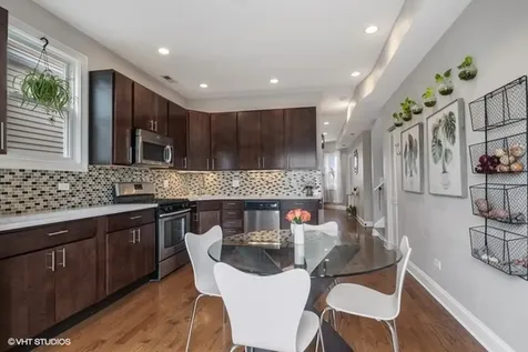 2931 North Dawson Avenue Chicago IL 60618