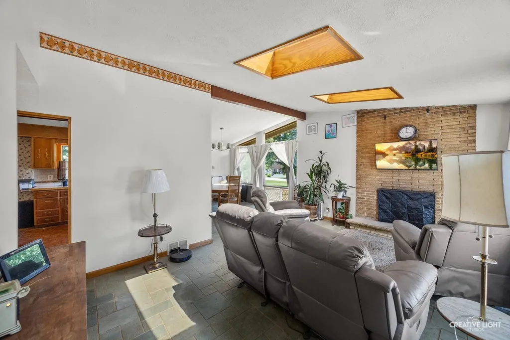 8048 Highland Avenue Downers Grove IL 60516