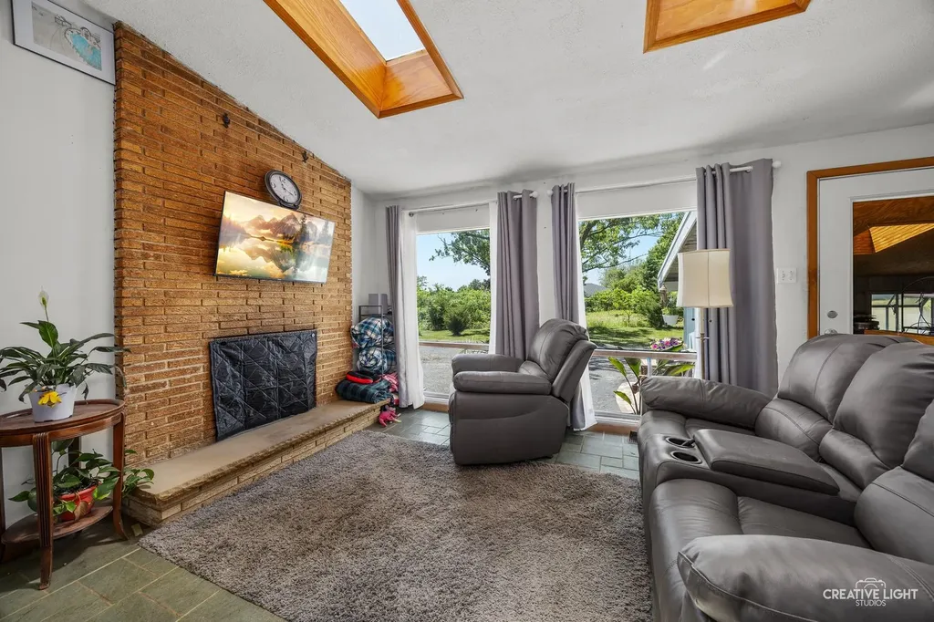 8048 Highland Avenue Downers Grove IL 60516