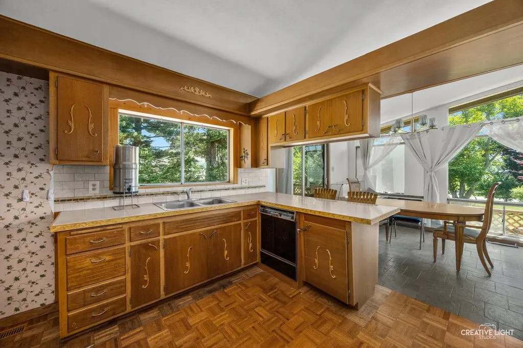 8048 Highland Avenue Downers Grove IL 60516