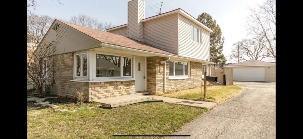10029 Harnew Road E Oak Lawn IL 60453