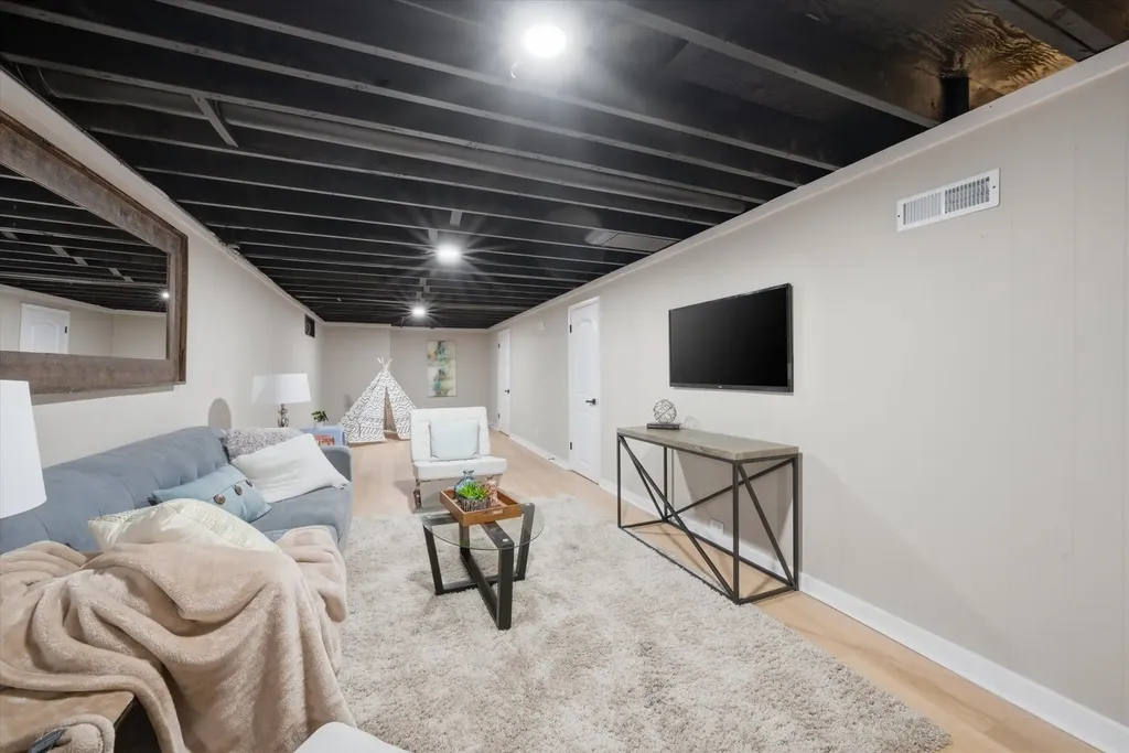 2846 East 127th Street Chicago IL 60633