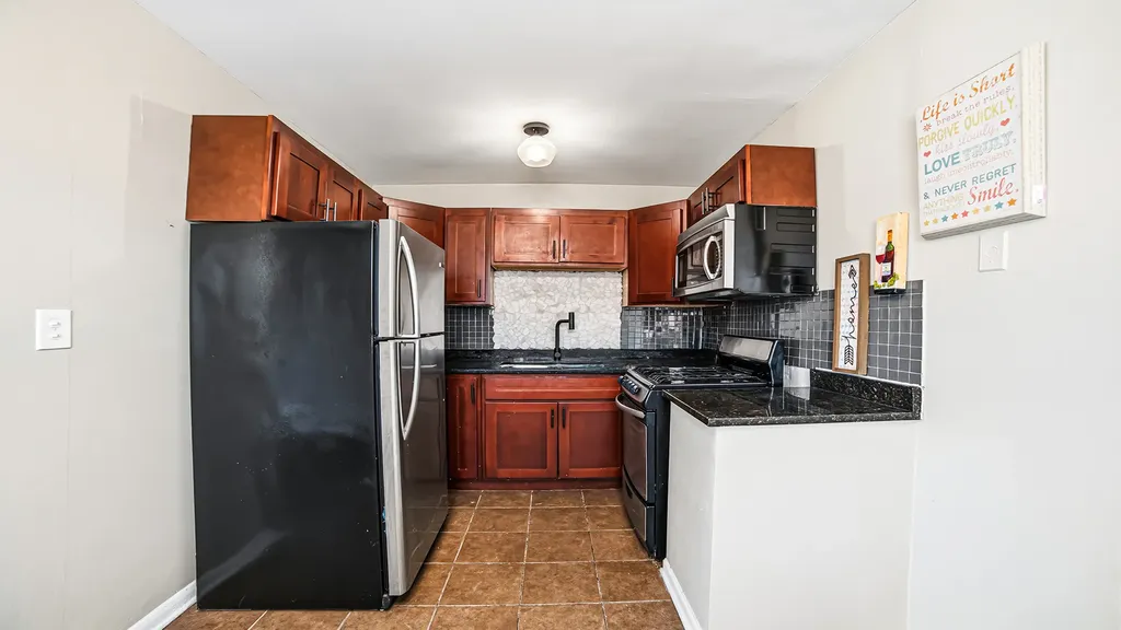 2411 West Balmoral Avenue Chicago IL 60625