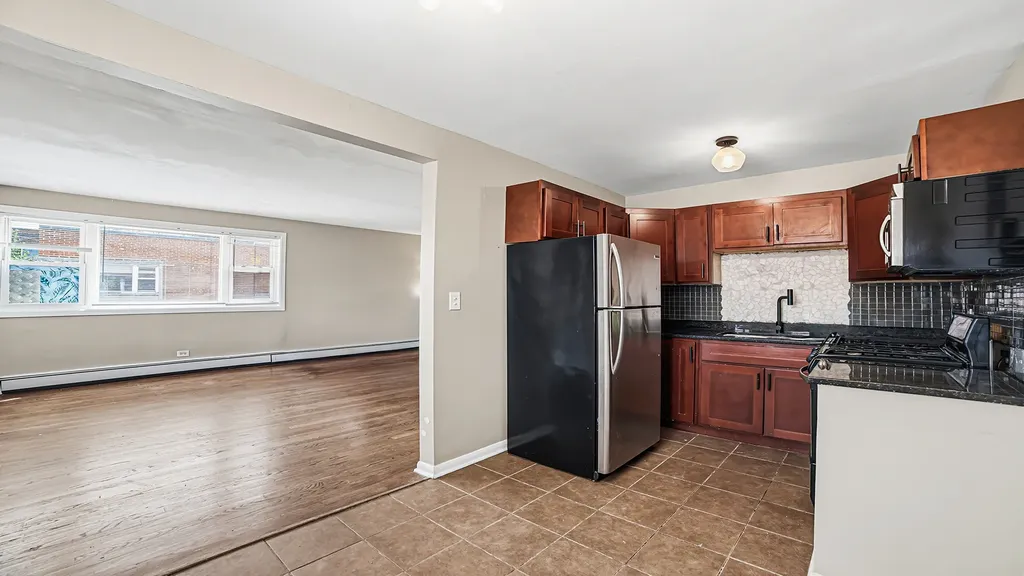 2411 West Balmoral Avenue Chicago IL 60625