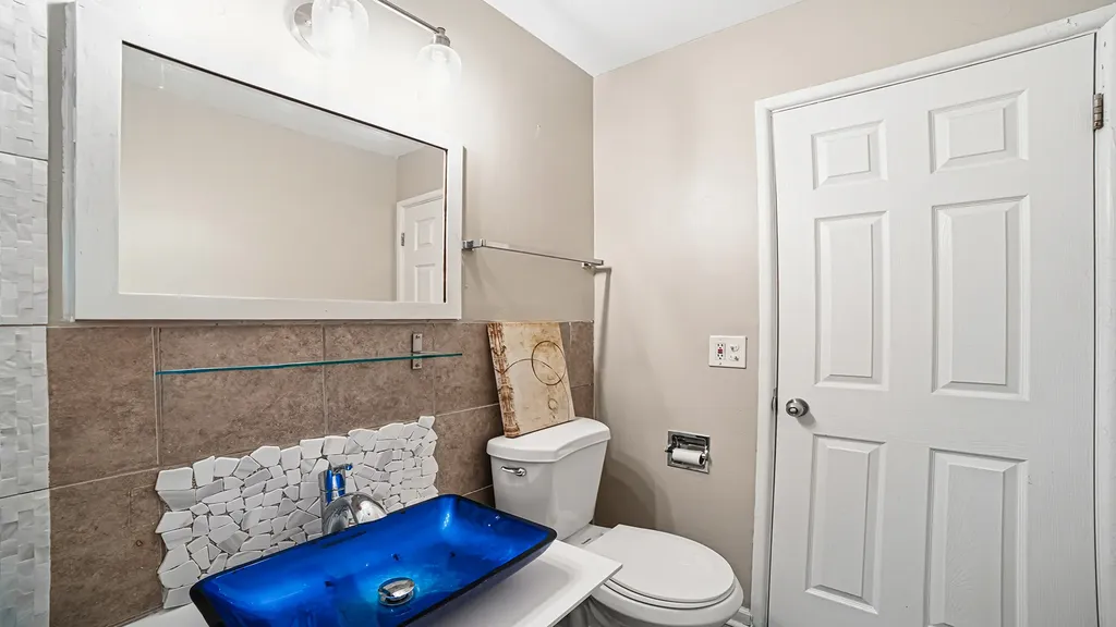 2411 West Balmoral Avenue Chicago IL 60625