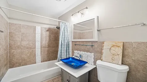 2411 West Balmoral Avenue Chicago IL 60625