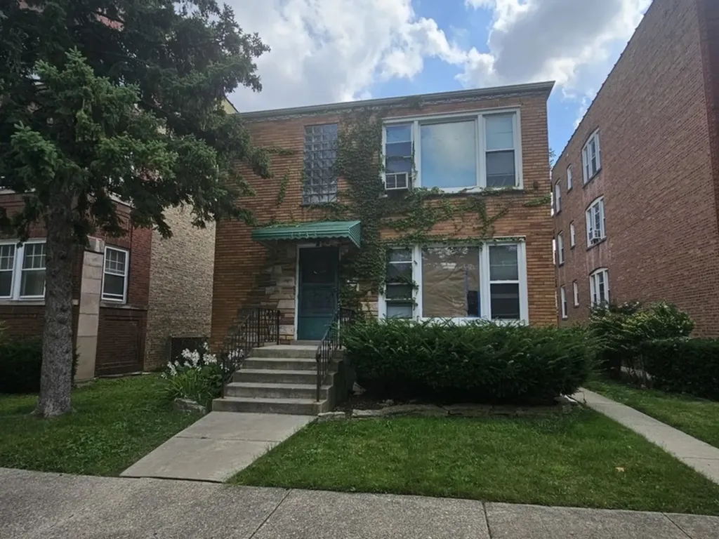 4933 Louise Street Skokie IL 60077