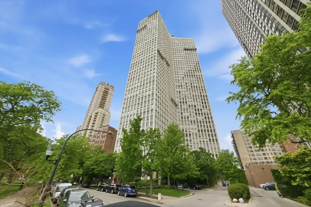 2626 North Lakeview Avenue Chicago IL 60614