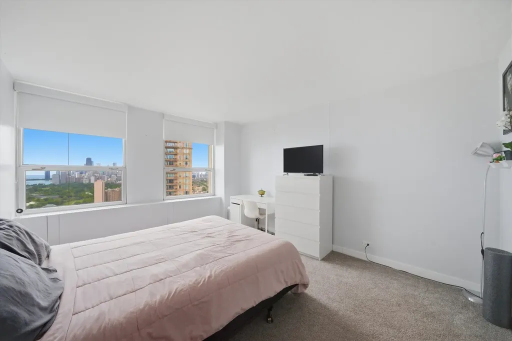 2626 North Lakeview Avenue Chicago IL 60614