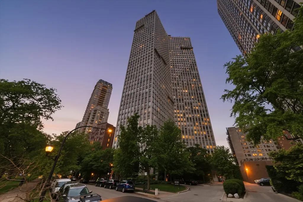 2626 North Lakeview Avenue Chicago IL 60614
