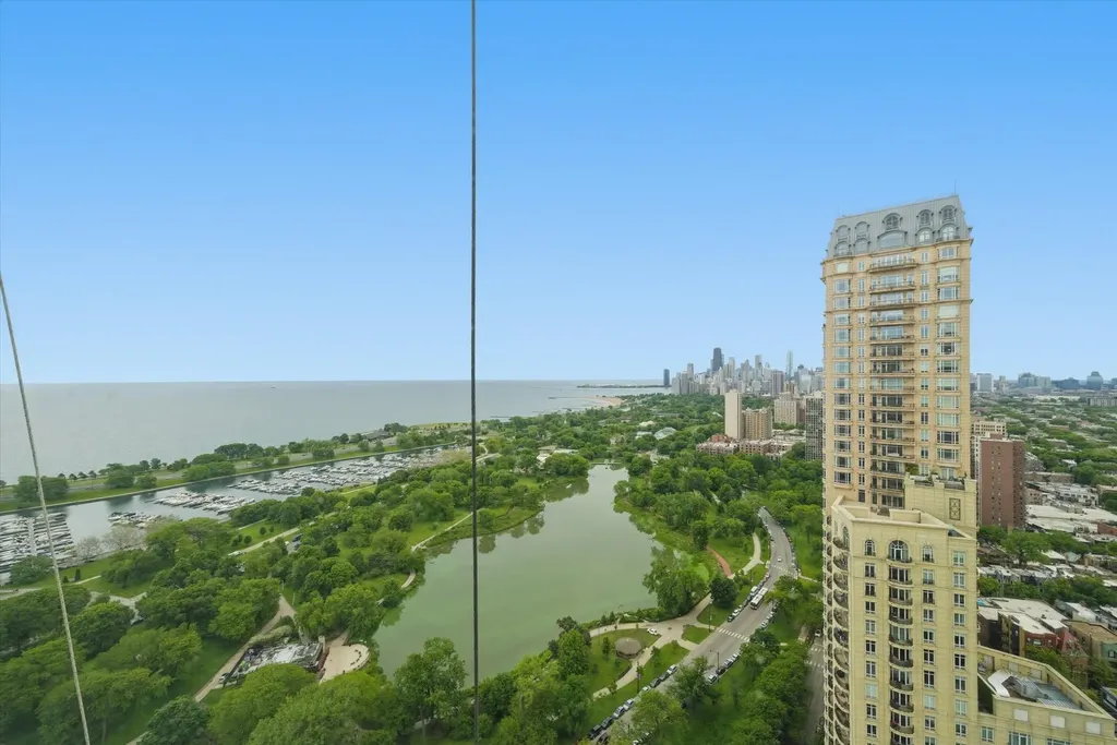 2626 North Lakeview Avenue Chicago IL 60614