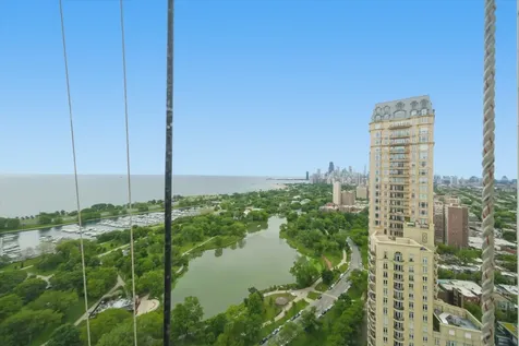 2626 North Lakeview Avenue Chicago IL 60614