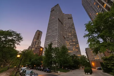 2626 North Lakeview Avenue Chicago IL 60614