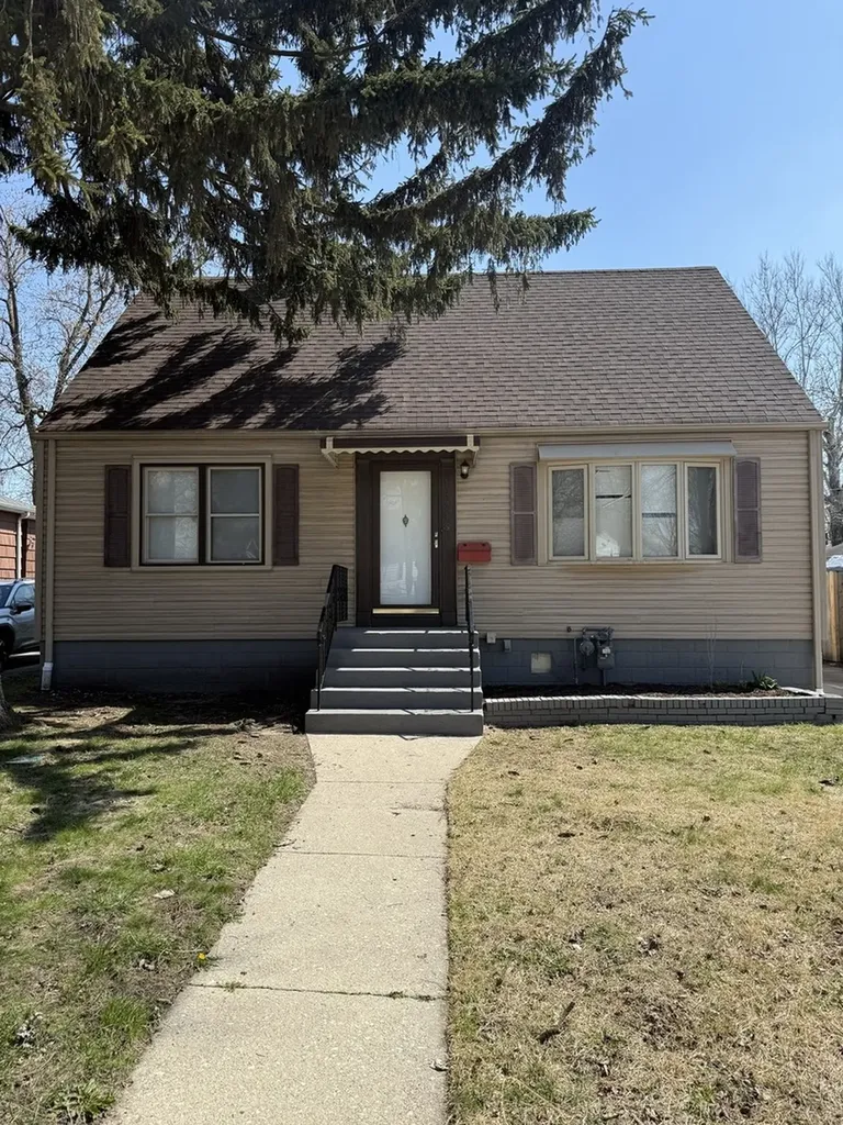 18343 Oakwood Avenue Lansing IL 60438