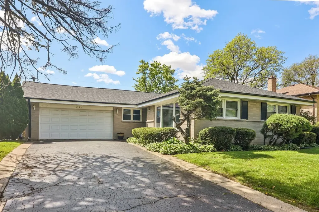 807 East Golfview Drive Mount Prospect IL 60056