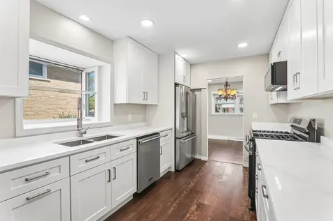 807 East Golfview Drive Mount Prospect IL 60056