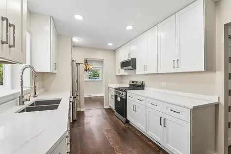 807 East Golfview Drive Mount Prospect IL 60056