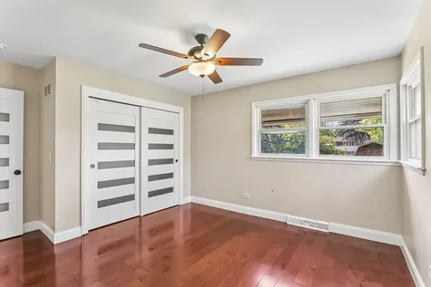 807 East Golfview Drive Mount Prospect IL 60056