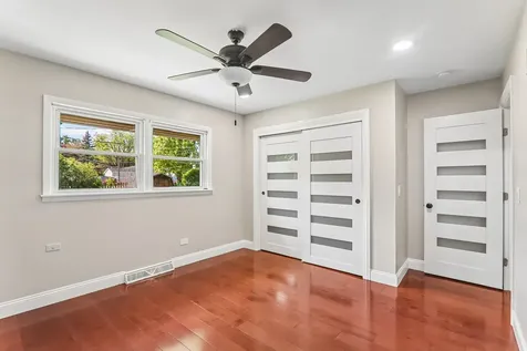 807 East Golfview Drive Mount Prospect IL 60056