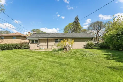 807 East Golfview Drive Mount Prospect IL 60056