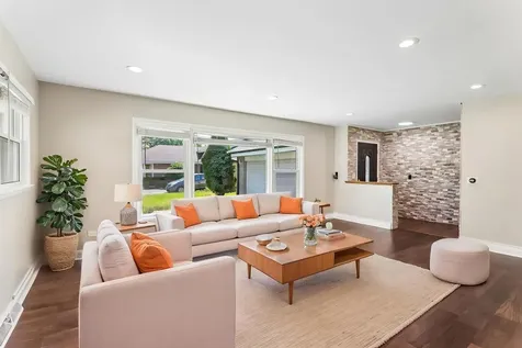 807 East Golfview Drive Mount Prospect IL 60056