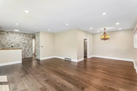 807 East Golfview Drive Mount Prospect IL 60056