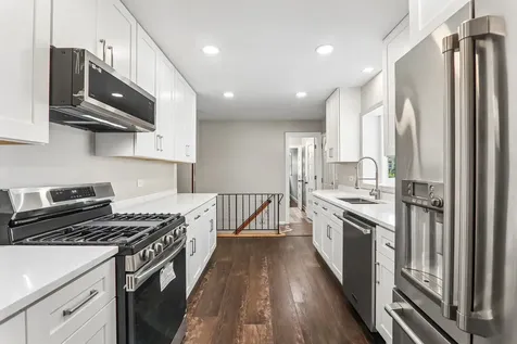 807 East Golfview Drive Mount Prospect IL 60056