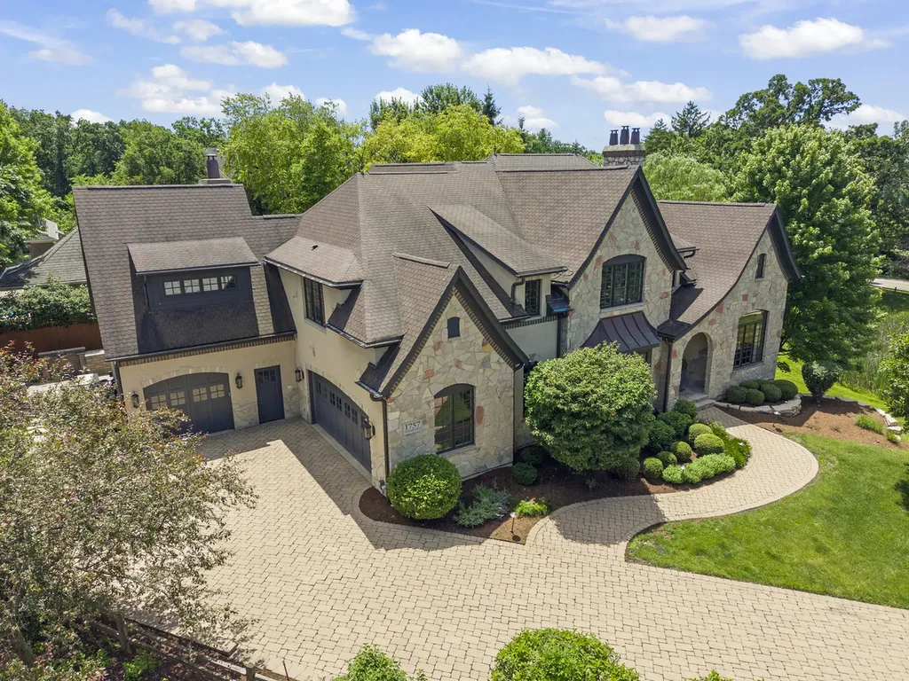 1757 Banchory Court Downers Grove IL 60515