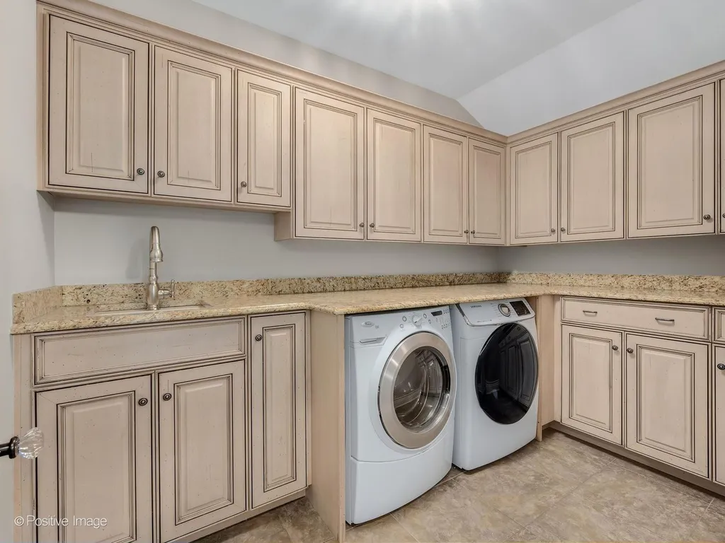 1757 Banchory Court Downers Grove IL 60515