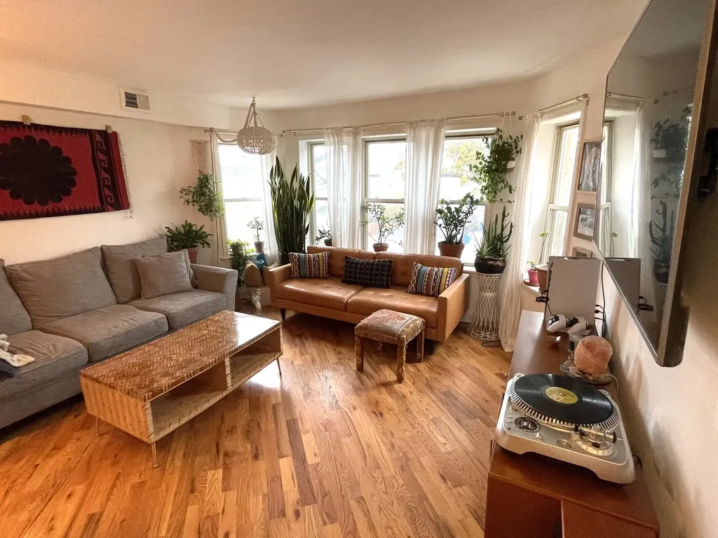 3914 West Cortland Street Chicago IL 60647