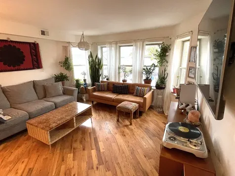 3914 West Cortland Street Chicago IL 60647