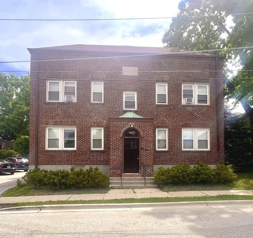 131 Pleasant Avenue Highwood IL 60040