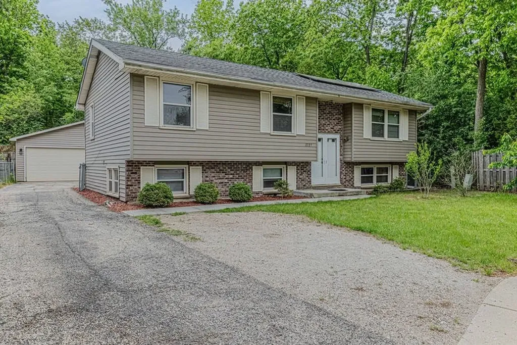 2729 Lowery Court Zion IL 60099