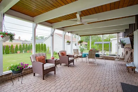 7022 Birchwood Avenue Niles IL 60714