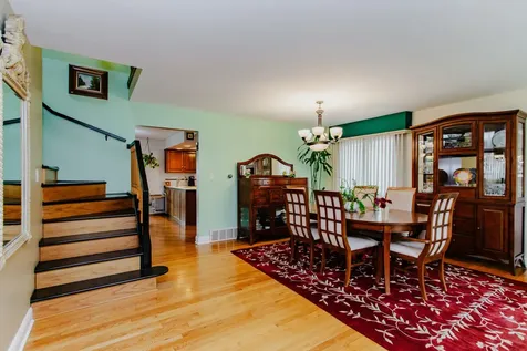 7022 Birchwood Avenue Niles IL 60714