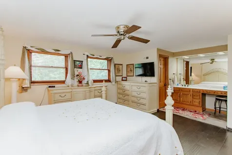 7022 Birchwood Avenue Niles IL 60714