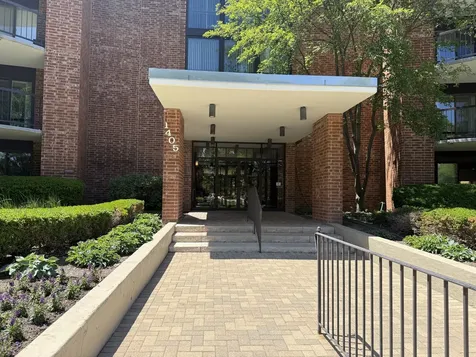 1405 East Central Road Arlington Heights IL 60005