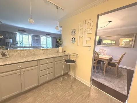 1405 East Central Road Arlington Heights IL 60005
