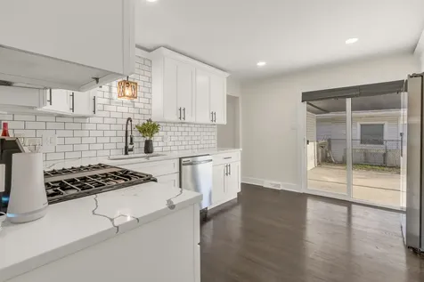 15622 Kenwood Avenue South Holland IL 60473