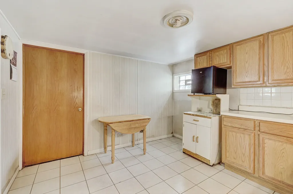 5716 West Gunnison Street Chicago IL 60630
