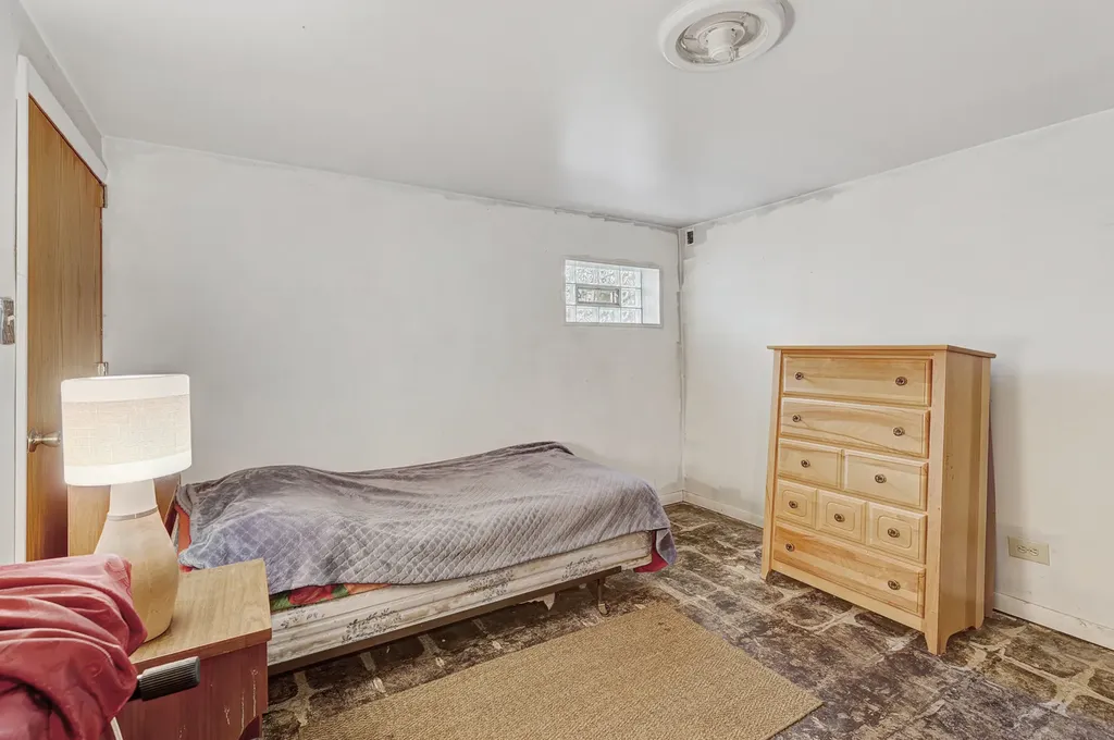 5716 West Gunnison Street Chicago IL 60630