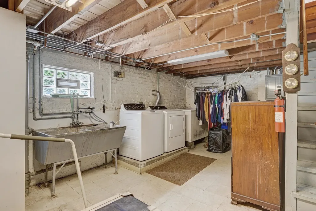 5716 West Gunnison Street Chicago IL 60630