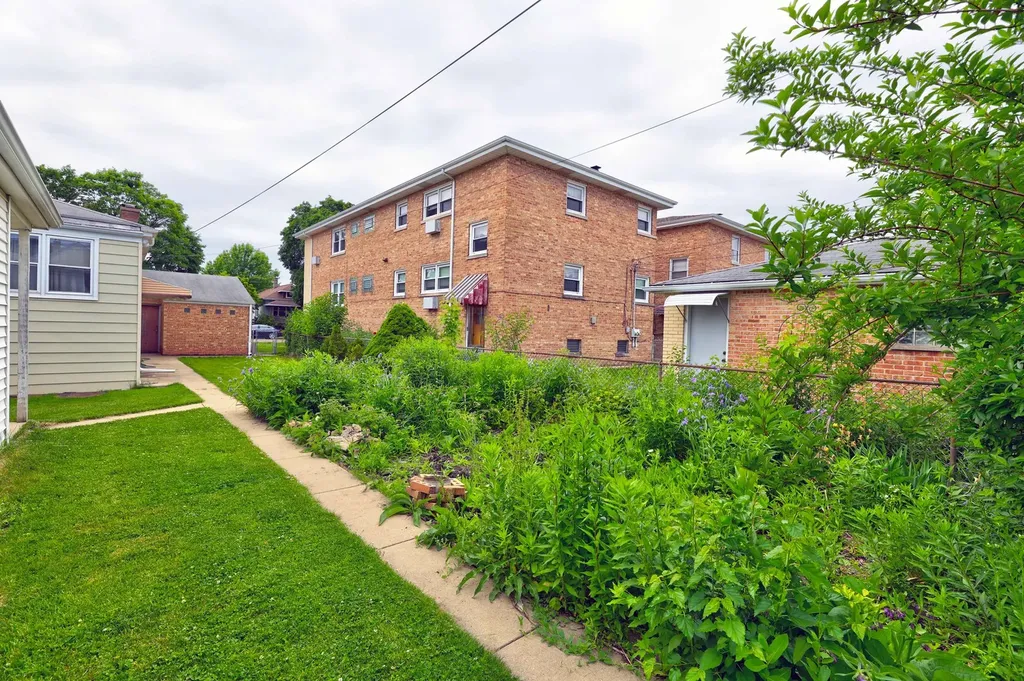 5716 West Gunnison Street Chicago IL 60630