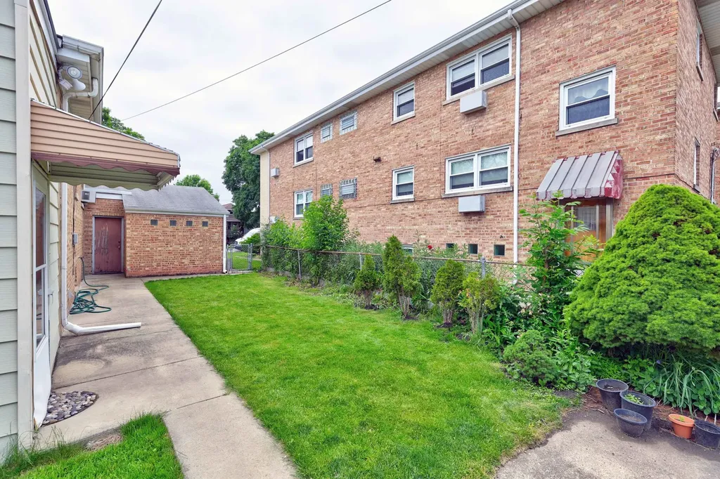 5716 West Gunnison Street Chicago IL 60630