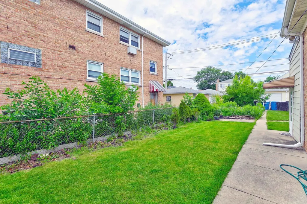 5716 West Gunnison Street Chicago IL 60630