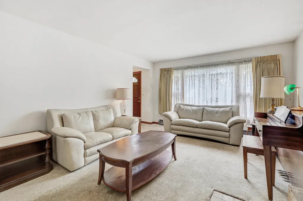 5716 West Gunnison Street Chicago IL 60630