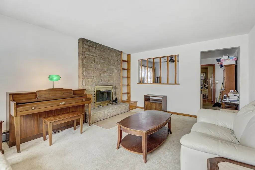 5716 West Gunnison Street Chicago IL 60630