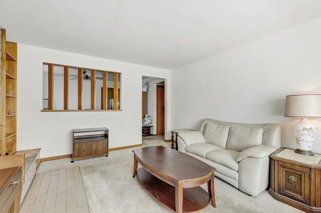 5716 West Gunnison Street Chicago IL 60630